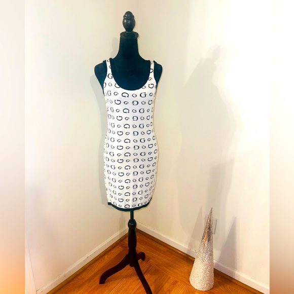 Guess Dresses & Skirts - Women’s dress 🖤🤍GUESS